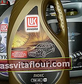 Lukoil луксозно моторно масло 5W40 SN / CF