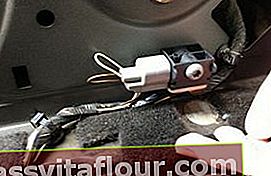 Amplasarea senzorului de impact lateral pentru Ford Focus 2