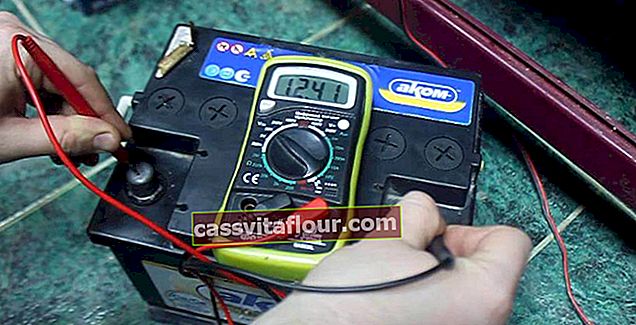 Kontrola baterie voltmetrem
