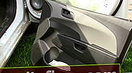 Odstranitev in namestitev obloge vrat Chevrolet Aveo T300