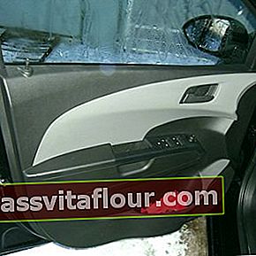 Odstranitev in namestitev obloge vrat Chevrolet Aveo T300
