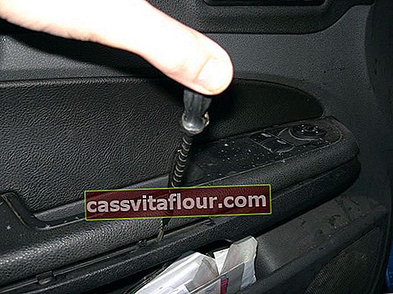 Odstranitev naslona za roke sprednjih vrat Ford Focus 2