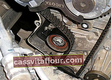 Смяна на ангренажния ремък в двигателя 1.6 Ford Focus II