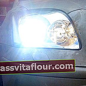 Zamenjava žarnic v žarometu Avensis T250